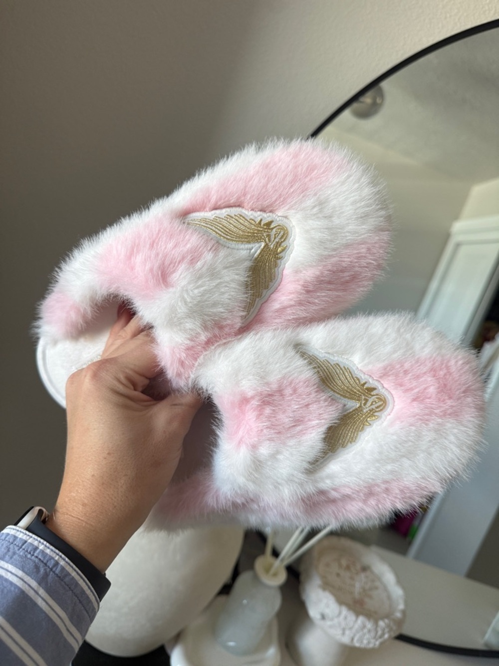 Victoria's Secret Pink and White Fuzzy Slippers with Gold Wing Patch - Picture 6 of 6